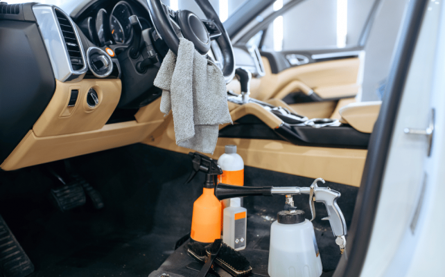 Chuẩn bị dụng cụ trước khi tự rửa xe tại nhà