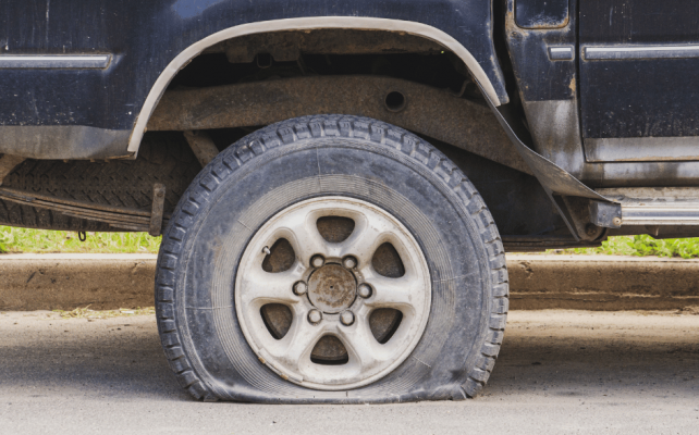 Lốp xe xẹp hoặc rách